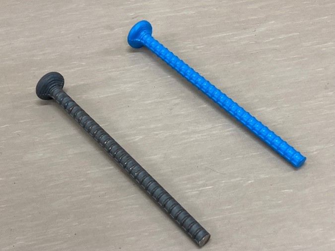 通常材（左下）とエポキシ樹脂塗装材