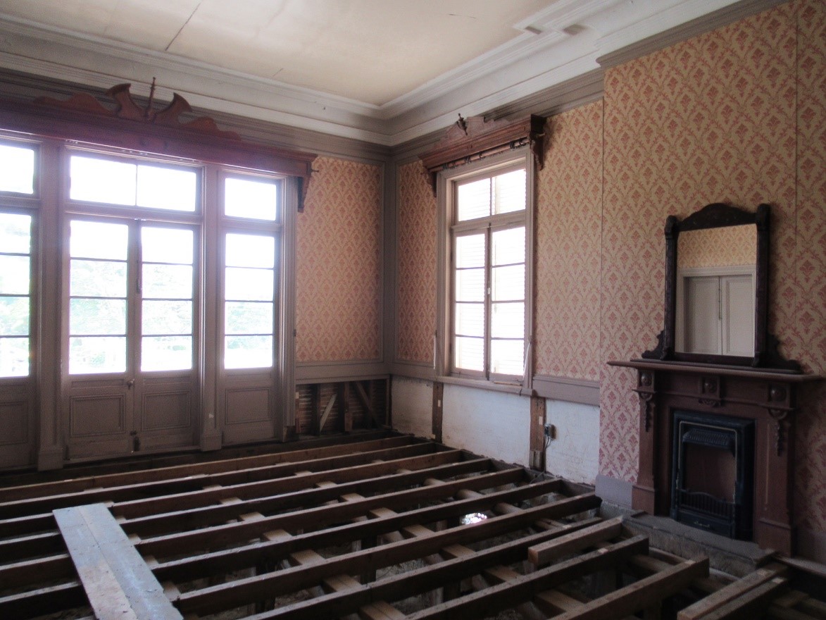 床板解体の様子