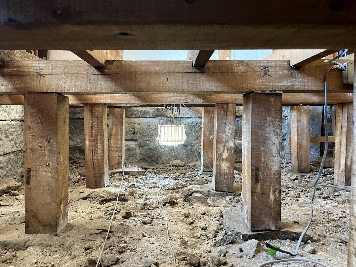 床板解体の様子