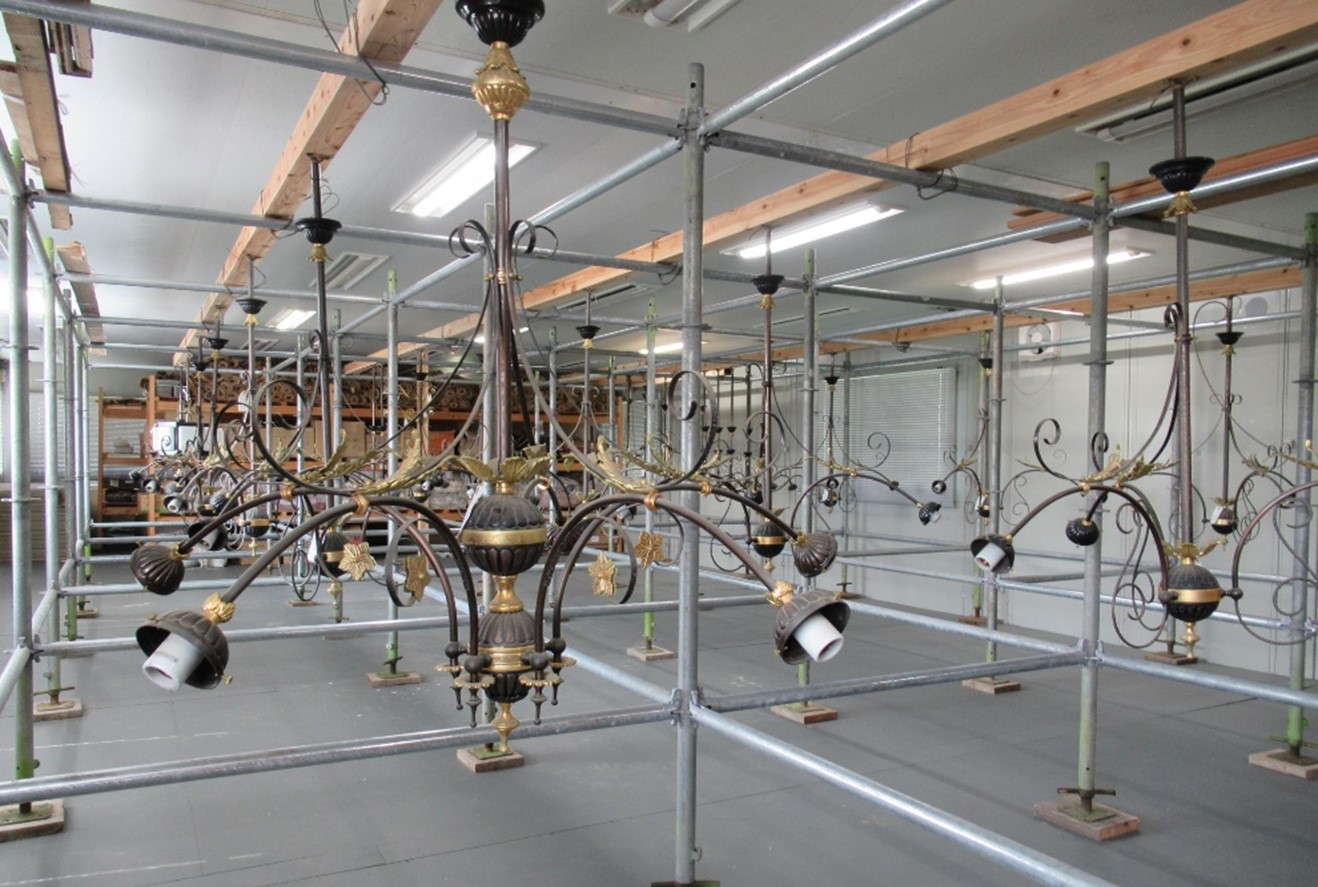 取り外したシャンデリア