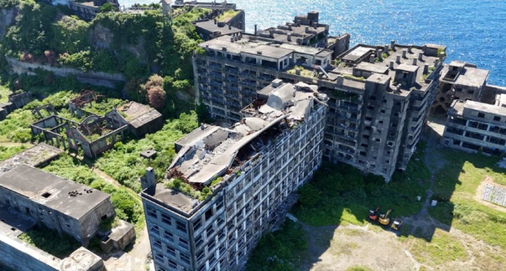 ドローンから撮影した旧スポーツ ベット あい お ー小中学校の様子