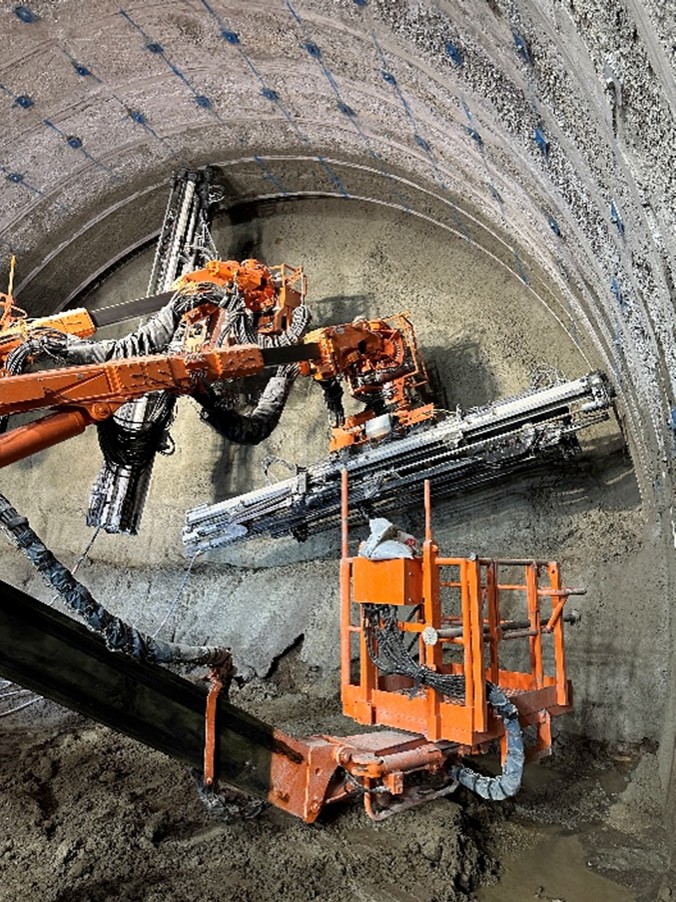 ロックボルト遠隔施工システム
