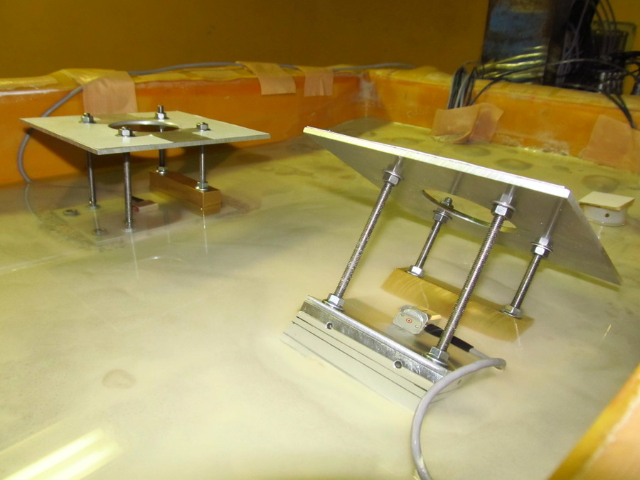 グラベルサポート効果検証スポーツベット 5チャンネル（奥：対策あり、手前：対策なし）