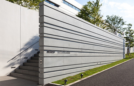 ゼロシュリンク製の擁壁例（2014年12月竣工）