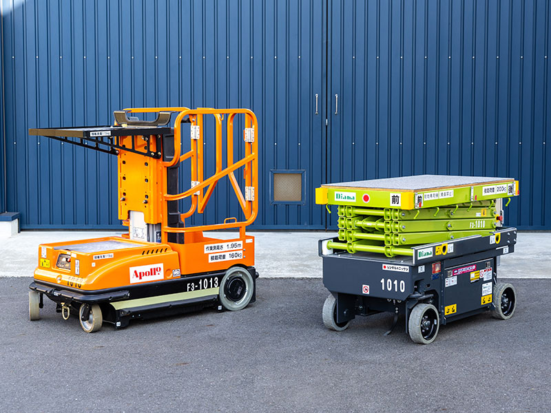 次世代アシスト機械 スカイランナー（左）とスカイテーブル（右）