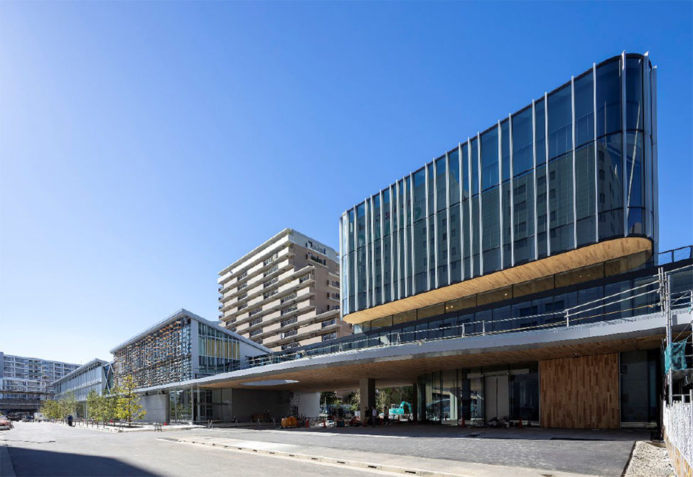 Exterior (Right: スポーツベット 得する人 Hub; Left: スポーツベット 得する人 Academy)