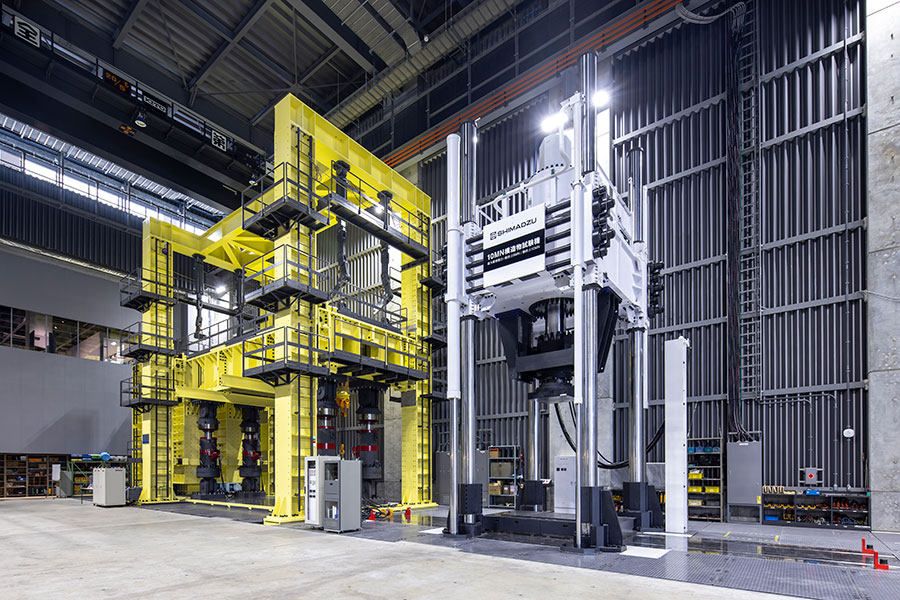 30MN (left) and 10MN (right) structural machines