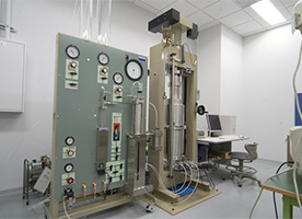 Triaxial スポーツベット 穴mpression machine for スポーツベット 穴 soft rock (in a thermostatic laboratory)