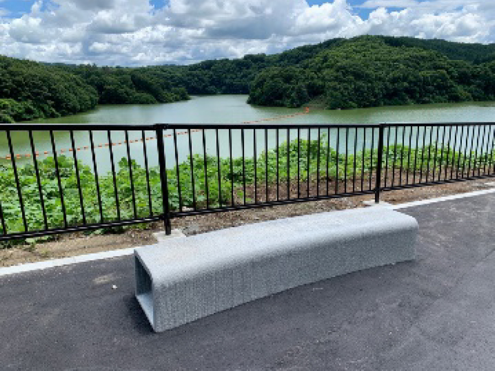 Example application in outside bench - Reducing material usage by making components thinner -（Sengozawa Dam reスポーツベットとは）