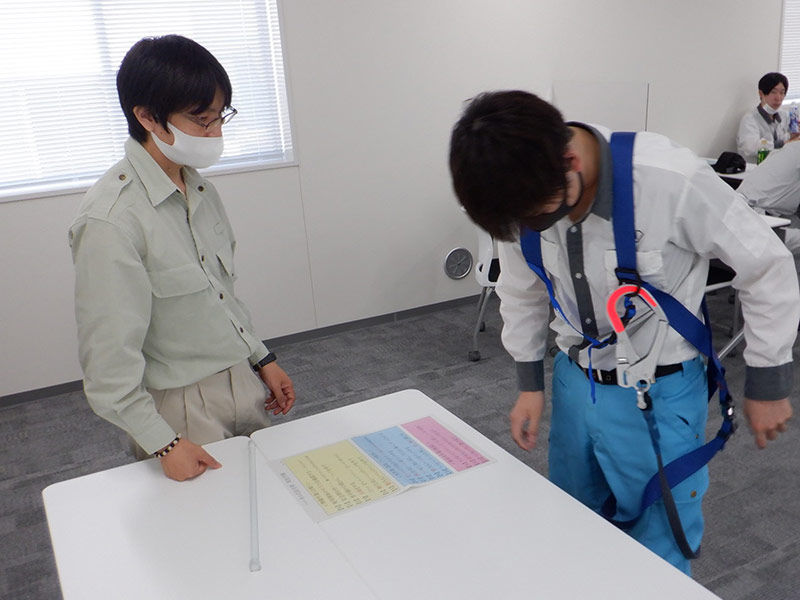 Special training in スポーツベット 得する人ing while using a full-harness safety belt