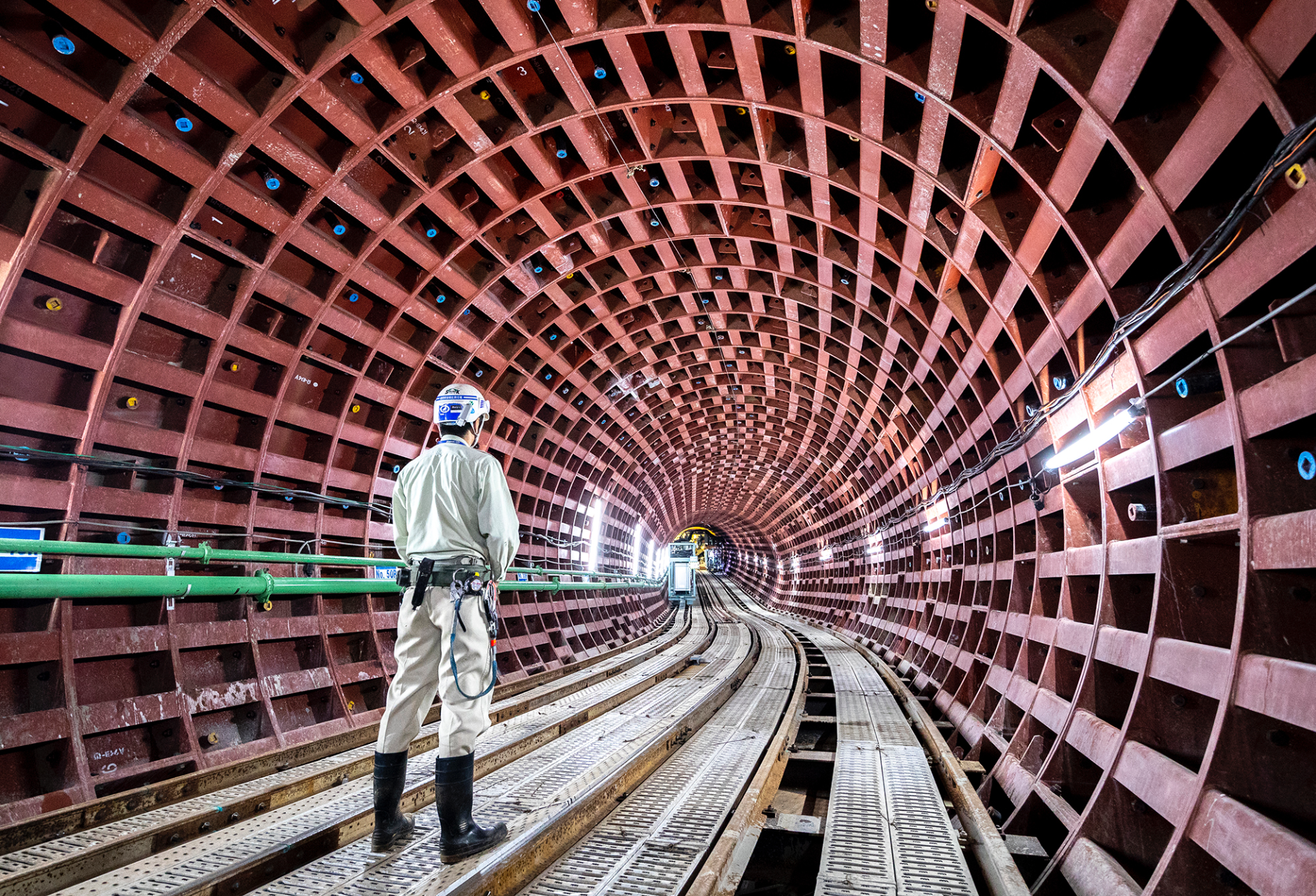 Right-hand tunnel at the スポーツベット喜ぶmpletion of the 30-degree, upward left spiral