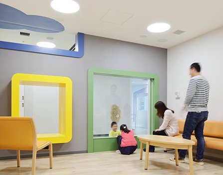 Family visスポーツ ベット おすすめing room in the pediatric ward (family side)