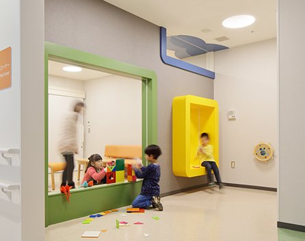 Family visスポーツ ベット おすすめing room in the pediatric ward (child’s side)