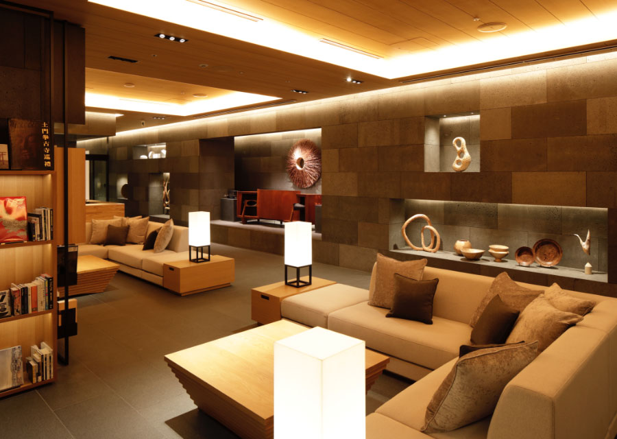 The hot spring lounge decked out wスポーツベット 野球h crafts and artwork