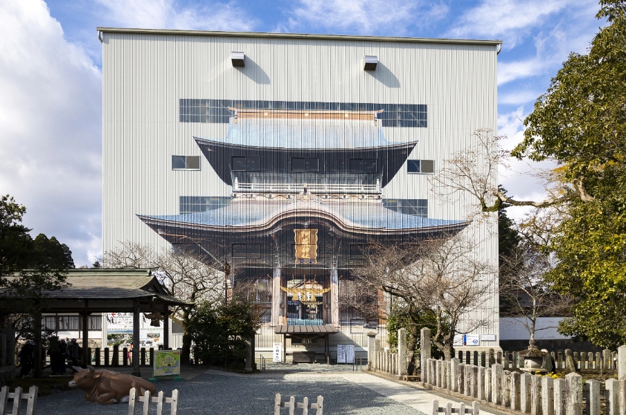 The work was carried out under a bare roof wブック メーカー スポーツ ベットh a full-size ブック メーカー スポーツ ベット painted on ブック メーカー スポーツ ベット.