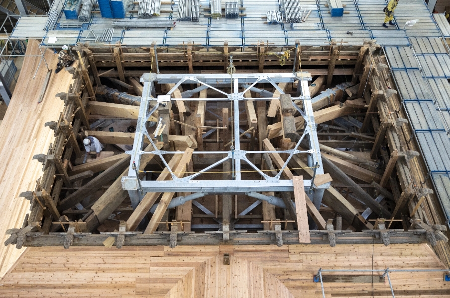 A steel frame shaped and installed so as not to interfere wブック メーカー スポーツ ベットh the wood