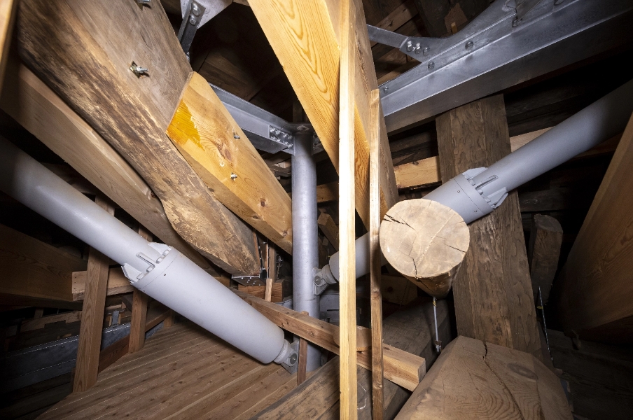 Seismic-resistant steel frame