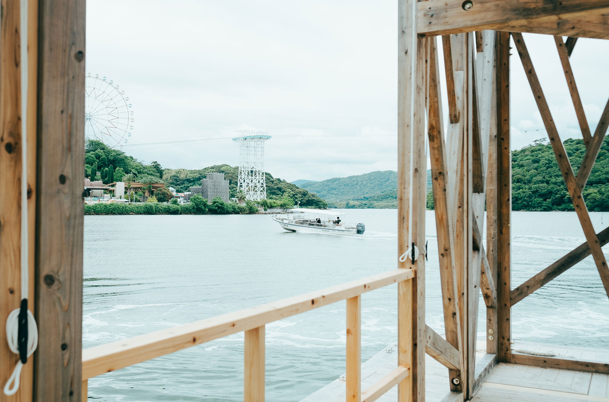 「マリンフォレスト内観（昼間）浜名湖舘山寺地区にて」