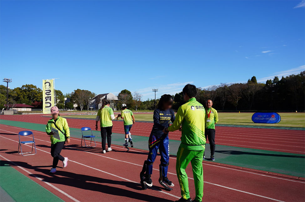 最初はサススポーツベット 野球ツベット 野球トを受けながら義足を体験