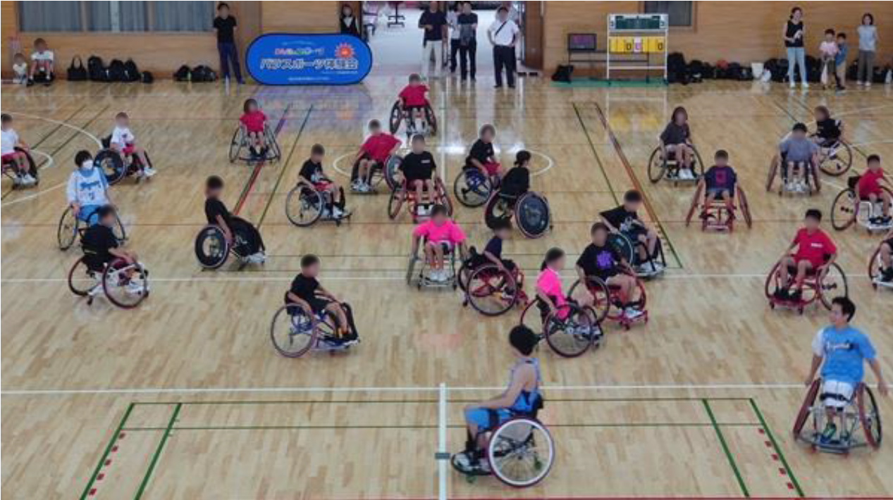 車いすバスケットボール選手と追いかけっこ。全く捕まりません