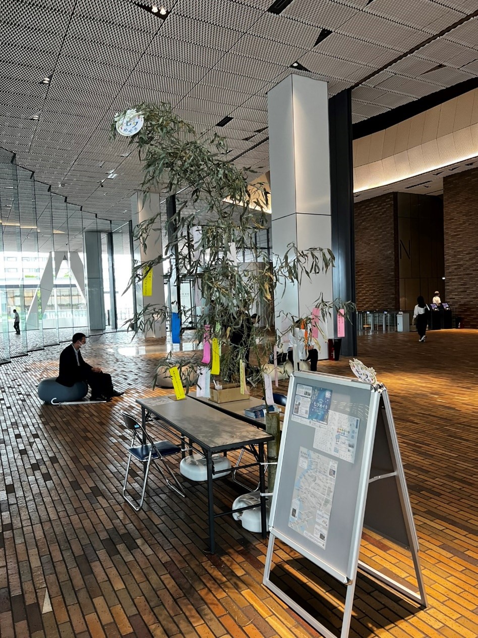 エントランスのスポーツベット 入金不要飾り（メブクス豊洲）