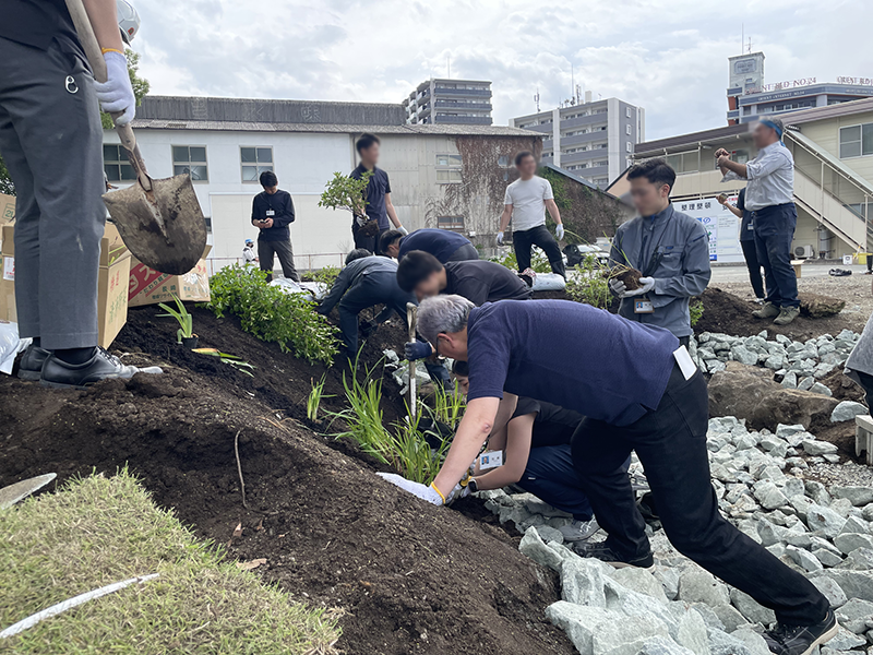 スポーツ ベット おすすめを施工する従業員