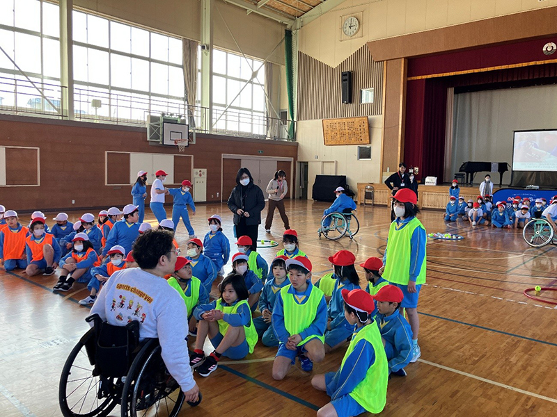 スポーツ ベット io会後の質問をしている写真