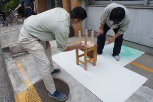 I therefore experienced the difficulty of deciding what to teach, how to teach it, and how to give them advice.