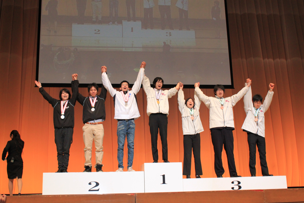 一番左が平石恵実、その隣が永合崇暉