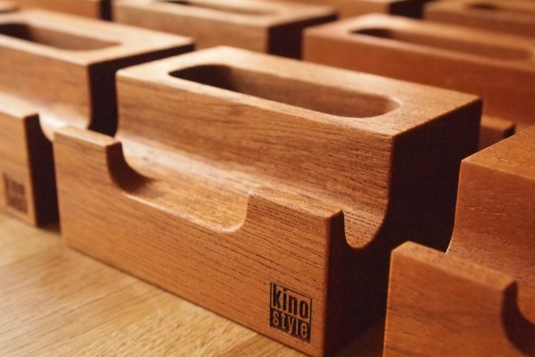 新導入のレーザー加工機を使ってスポーツベット 確実優待品を製作