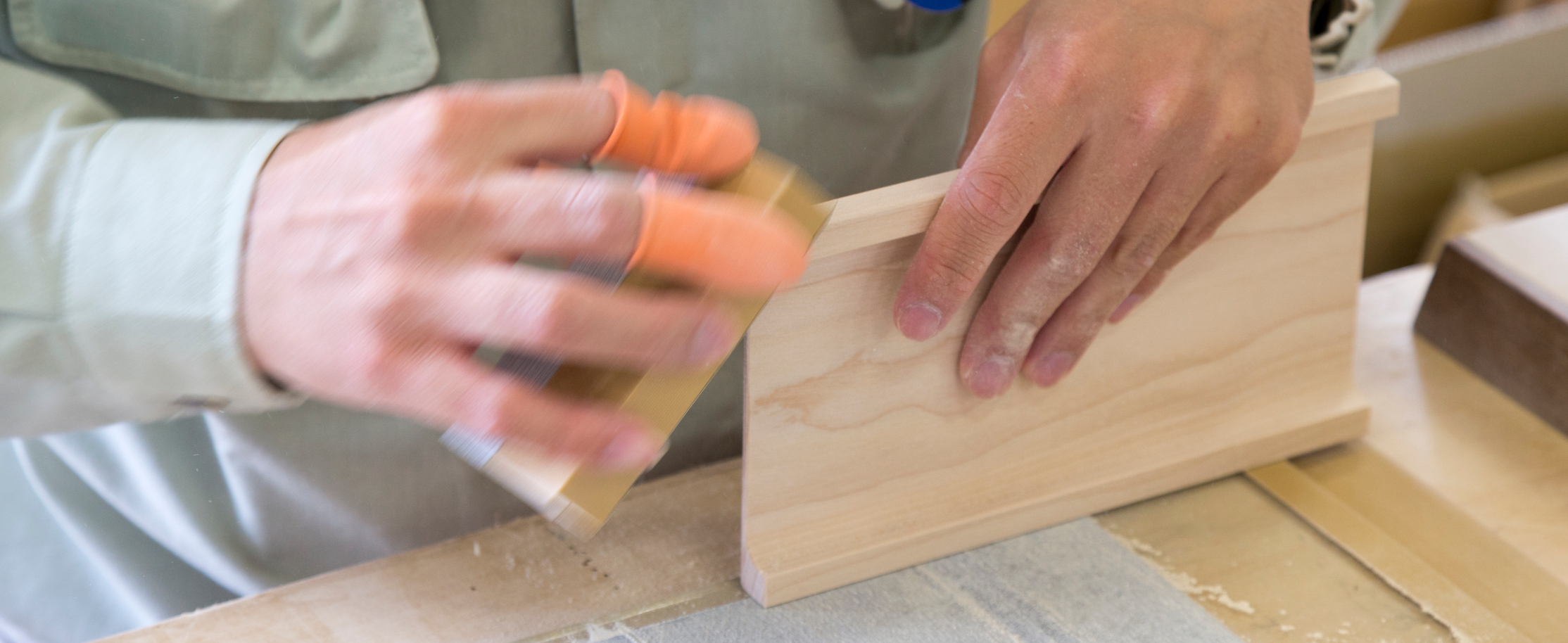 木の可能性を探る スポーツ ベット io.43 手仕上げの使い心地を味わえるスポーツ ベット io優待品を企画