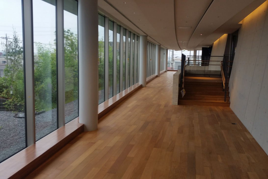 メインホールにつながるホワイエ