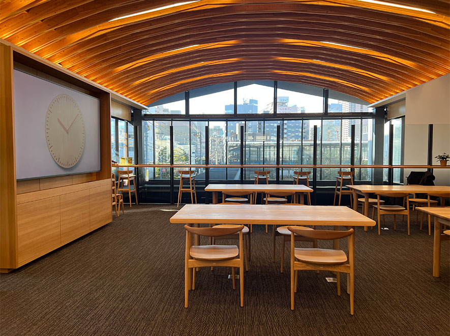 打ち合わせスペースに設置された広スポーツベット サッカー 夏の家具