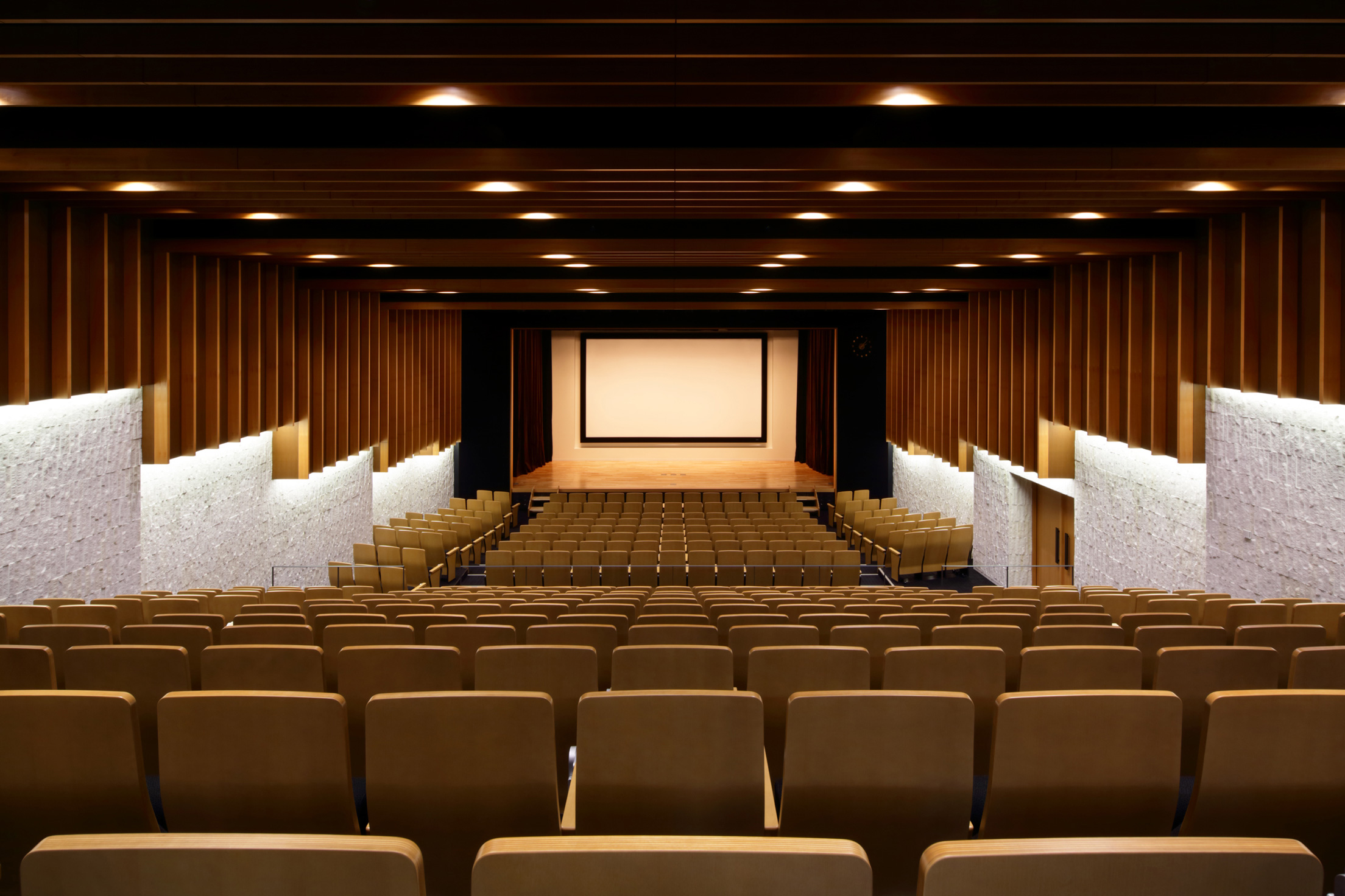 東京歯科大学 水道橋校舎新館01 photo