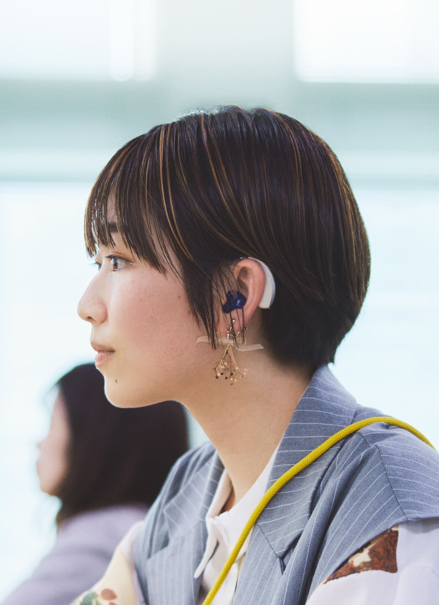 聴覚スポーツベット サッカー 夏期をもつ社員の橋本佳苗さんがモニターに向き合って業務に取り組んでいる様子