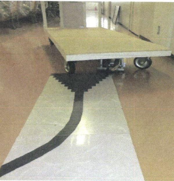 案内線（磁器テープ）に沿って走行可能