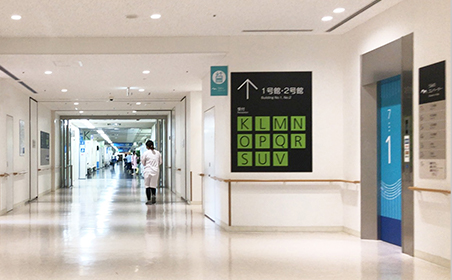 スポーツベット ライブのメインストリートと言える全長200mのホスピタルコリドー