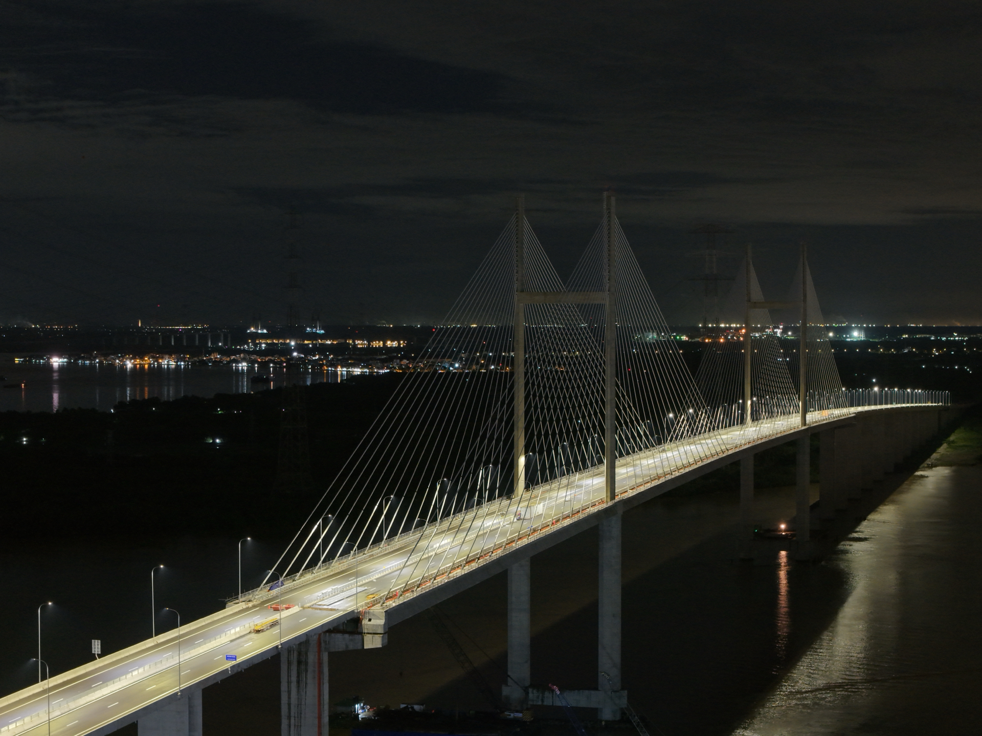 アジアに架ける ―橋梁