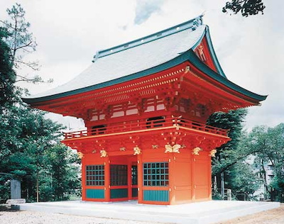 穴八幡宮隨神門