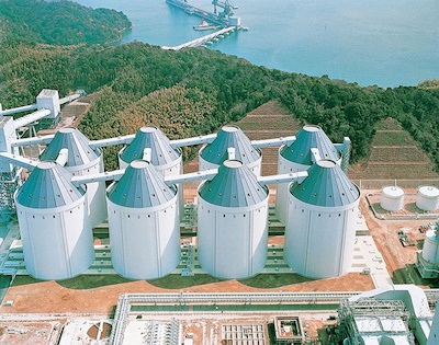 電源開発橘湾火力発電所　石炭サイロ