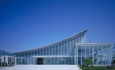 山梨学院　シドニー記念水泳場