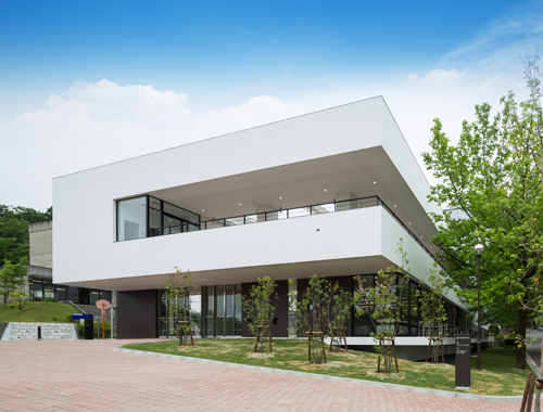 Aichi Institute of Technology Yakusa Campus Central Terrace