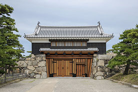 史跡高松城跡桜御門